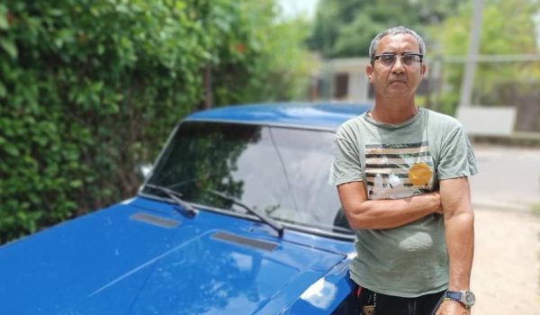 BBC Jorge Lloro es uno de los muchos taxistas en Cuba que viven al día ante la escasez de combustible.