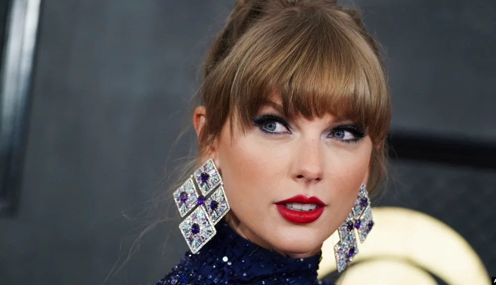 ARCHIVO - Taylor Swift llega a la 65ª entrega anual de los premios Grammy, el 5 de febrero de 2023, en Los Ángeles.