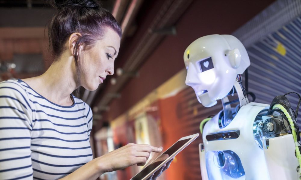 Getty Images Aunque la inteligencia artificial puede hacer muchas cosas mejor que los seres humanos, hay características que no podrá copiar.