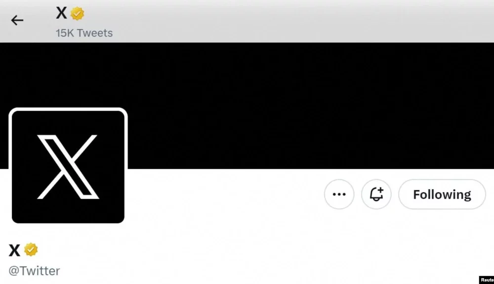 Una captura de pantalla en la página oficial de Twitter muestra el nuevo logo de una X el 23 de julio de 2023
