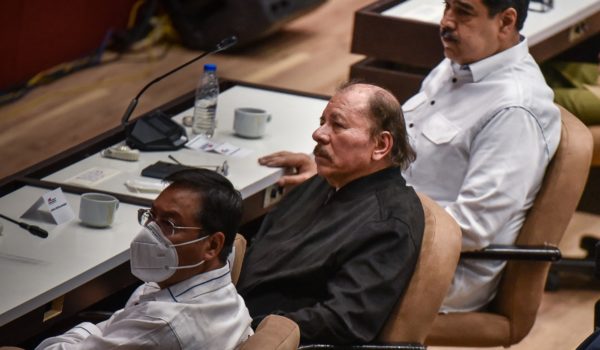 Las malas mañas que Daniel Ortega enseña a otros presidentes