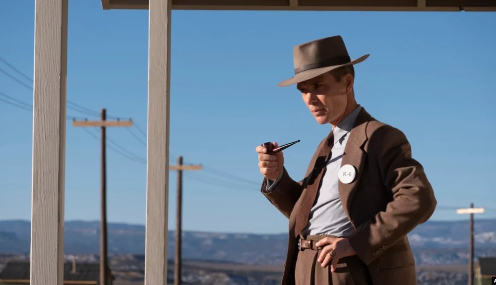 Esta imagen difundida por Universal Pictures muestra a Cillian Murphy en una escena de "Oppenheimer".
