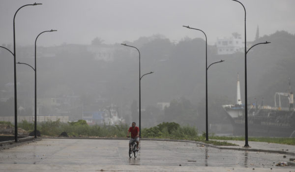 Intensas lluvias en República Dominicana tras tocar tierra la tormenta tropical Franklin