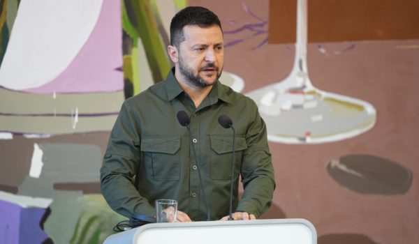 Zelenski emociona al Parlamento danés en su discurso de agradecimiento por los F-16