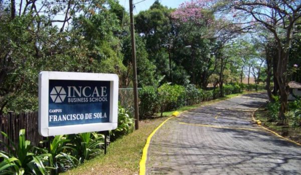 Rosario Murillo elogia artículo que descalifica al Incae y la UCA