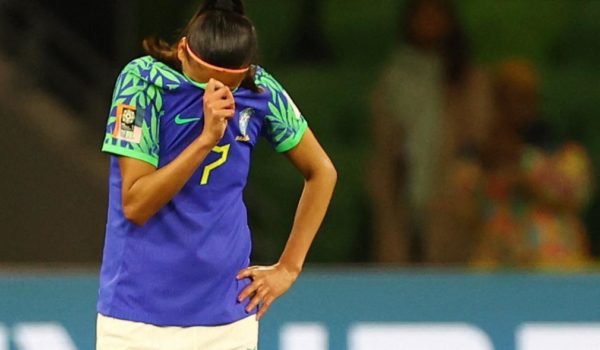 Reuters Andressa Alves no puede ocultar su decepción tras las inesperada eliminación del mundial.