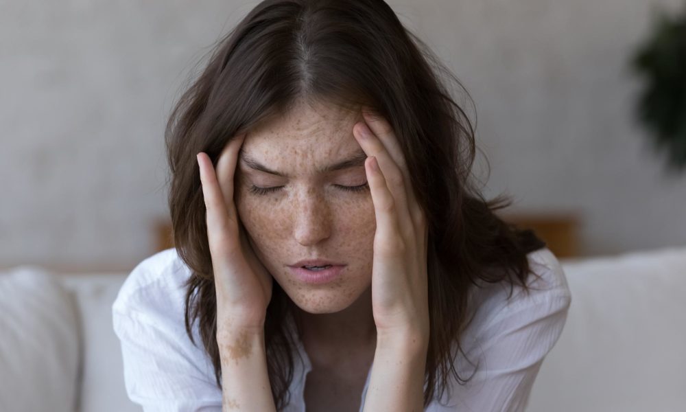 Getty Images Para las mujeres de entre 18 y 49 años, la migraña es la principal causa de discapacidad en el mundo.