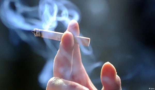 Además de la pobreza, fumar aumenta el riesgo de contraer cáncer