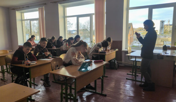 Los niños de Ucrania afrontan su cuarto curso escolar alterado por la guerra y la pandemia