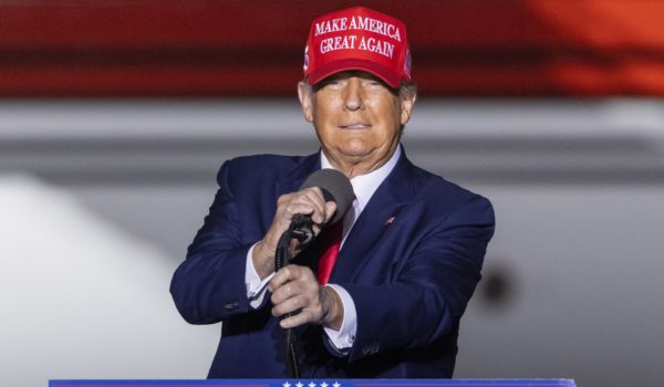 El expresidente de Estados Unidos Donald Trump, en una fotografía de archivo. EFE/Jim Lo Scalzo