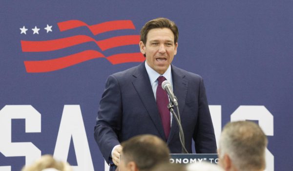 DeSantis destituye a una fiscal estatal afroamericana y estalla la polémica