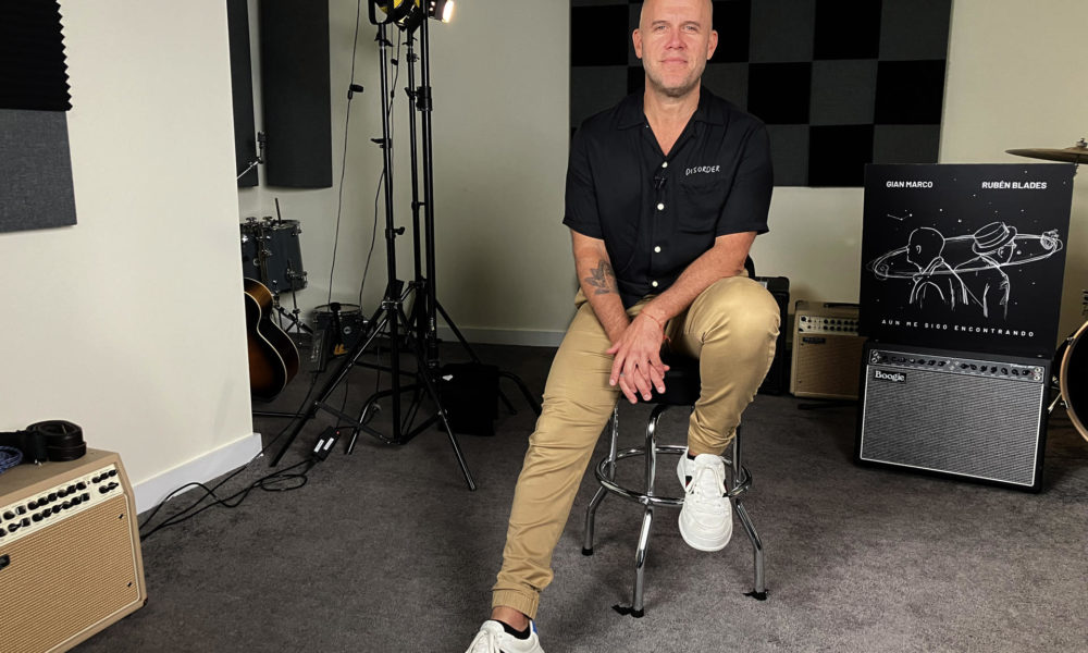El cantautor peruano Gian Marco fue registrado el pasado 23 de agosto al posar, durante una entrevista con EFE, en Miami (Florida, EE.UU.). EFE/Ana Mengotti
