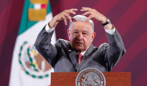 López Obrador tacha de “inhumano” al gobernador de Texas tras dos muertos en el río Bravo