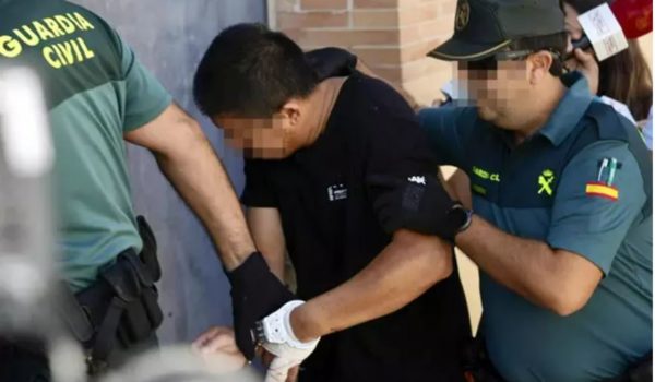 El detenido por la muerte de una nicaragüense entra en el juzgado número de Utrera el 3 de agosto del 2023 en Utrera. Europa Press