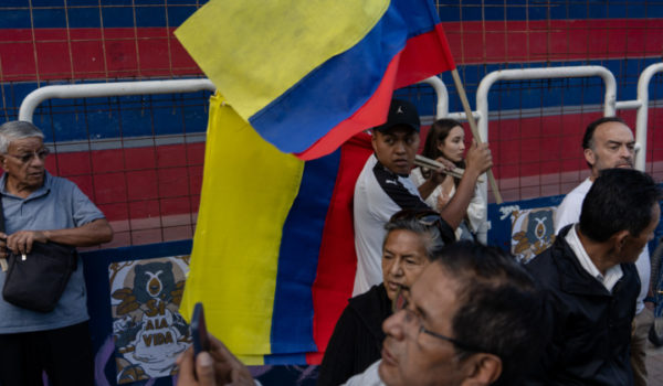 Los partidarios del candidato presidencial Fernando Villavicencio se reunieron después de su asesinato en Quito