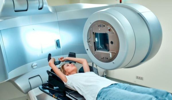 Quizá sea seguro que algunas pacientes con un cáncer de mama inicial prescindan de la radiación