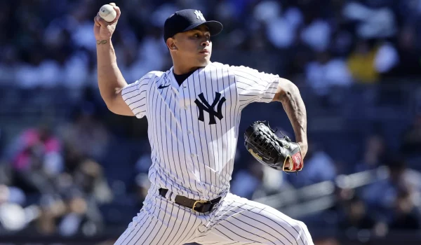 Jonathan Loáisiga vuelve a lanzar fuego, pero Yanquis caen de nuevo