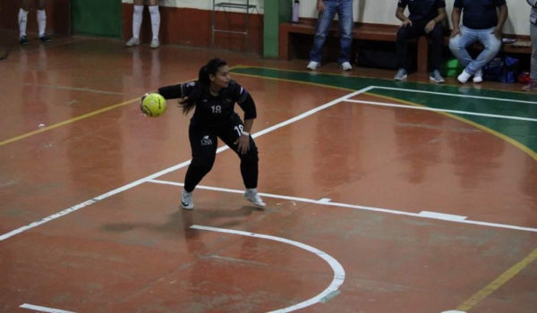 La portera nicaragüense que brilla en el futbol costarricense