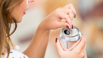 Las bebidas azucaradas aumentan el riesgo de enfermedad y cáncer de hígado de las mujeres