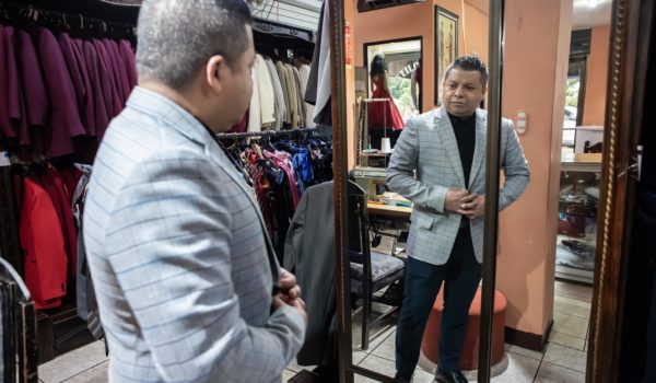El nicaragüense de origen campesino que se convirtió en un sastre reconocido
