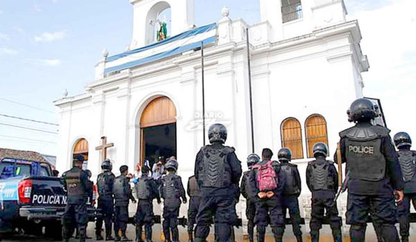 Dictadura desata terror en municipios donde detuvo a sacerdotes: asedia parroquias, encarcela, retiene a feligreses y allana sus viviendas