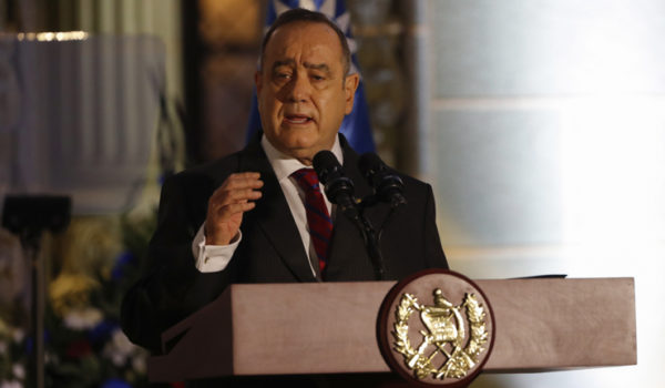 El presidente de Guatemala reitera que se hará una transición de poder «ordenada»