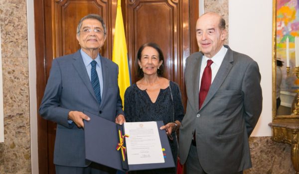 Colombia otorga nacionalidad al escritor nicaragüense Sergio Ramírez