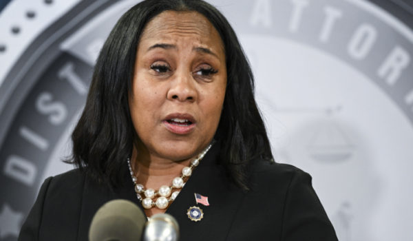Fani Willis, fiscal de distrito del condado de Fulton, habla durante una conferencia de prensa en Atlanta. Kenny Holston/The New York Times