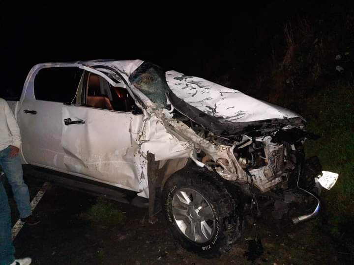 Así quedó la camioneta contra la cual chocó René Chavarría Herrera quien conducía otra camioneta. LA PRENSA.   