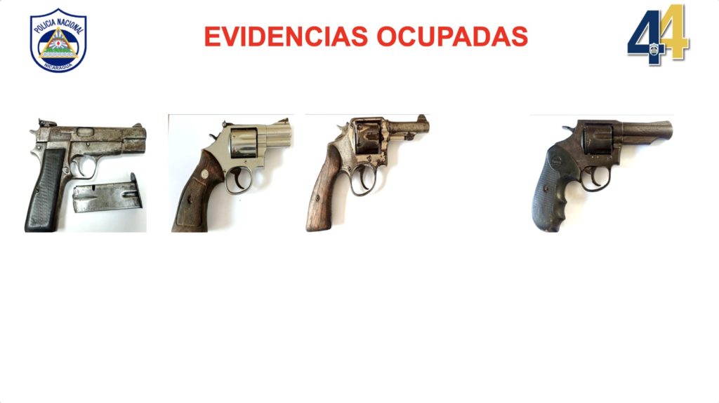 Estas son las arma ocupadas por la Policía a los sospechoso de robar a y asesinar a un comerciante en Siuna. LA PRENSA/ Policía
