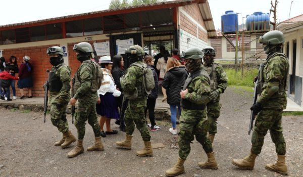 Correísta González celebra un «triunfo» en primera vuelta presidencial de Ecuador