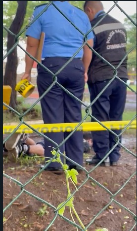 La Policía acordonó el lugar de la tragedia. LA PRENSA/captura de video.