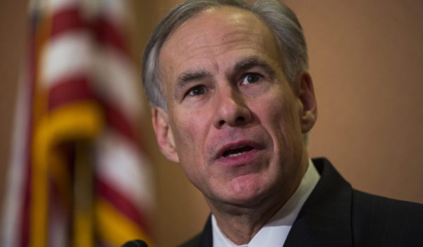 Congresistas hispanos piden investigar las separaciones de familias migrantes en Texas