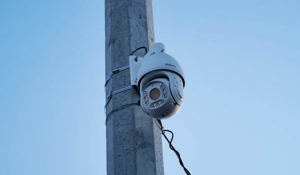 Dictadura ubica cámaras de vigilancia en postes del servicio de cable en Bluefields para vigilar a opositores