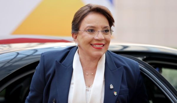 La presidenta hondureña espera la unificación de Centroamérica tras el triunfo de Bernardo Arévalo