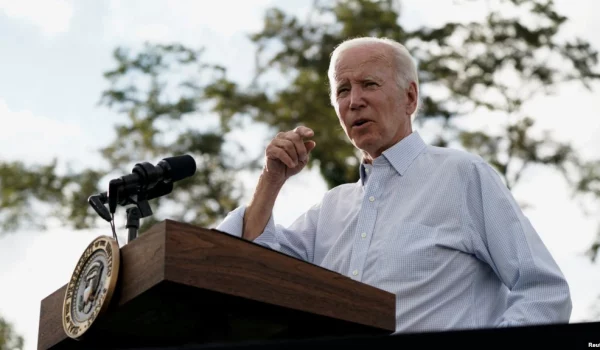 ARCHIVO - El presidente Joe Biden,pronuncia un discurso mientras asiste a una celebración del Día del Trabajo en el Sindicato Local 2227 de United Steelworkers of America en West Mifflin, Pensilvania, EEUU, el 5 de septiembre de 2022. REUTERS/Elizabeth Frantz