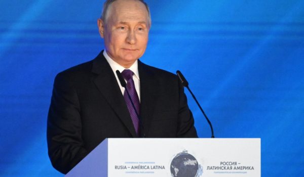 Putin anima a los países latinoamericanos a ingresar en BRICS en conferencia parlamentaria