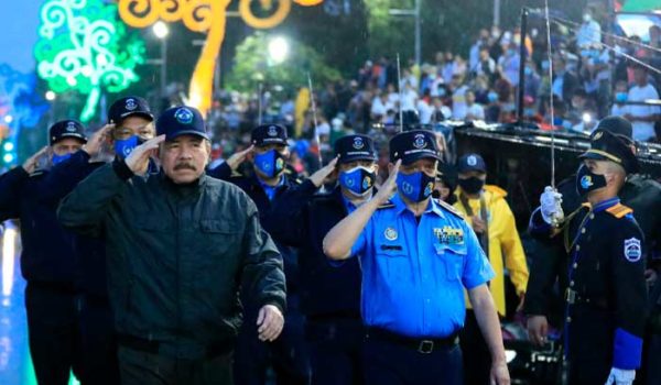 Dictadura sigue incrementando su aparato represor. Se gradúan 700 nuevos policías