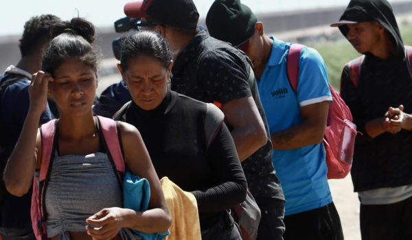 Agentes hallan a 415 migrantes de 19 países en distintos hechos en el noroeste de México