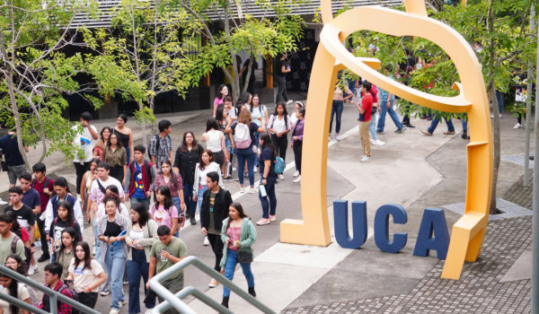 1,200 exalumnos de la UCA empezarán sus estudios en las universidades jesuitas de la región