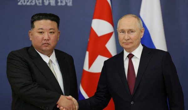 A Pekín le preocupa el creciente acercamiento entre Norcorea y Rusia, favorecido por la guerra en Ucrania. Aquí Kim Jong-un y Vladimir Putin en un encuentro sostenido en 2023. LA PRENSA/ARCHIVO