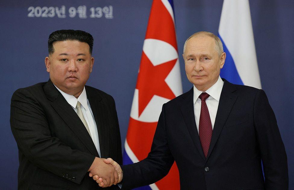 A Pekín le preocupa el creciente acercamiento entre Norcorea y Rusia, favorecido por la guerra en Ucrania. Aquí Kim Jong-un y Vladimir Putin en un encuentro sostenido en 2023. LA PRENSA/ARCHIVO