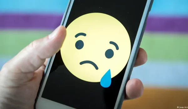 Las redes sociales nos bombardean con contenidos relacionados con la salud mental, desestigmatizando el tema. Pero, ¿sirve de algo el contenido?Imagen: Jaap Arriens/NurPhoto/picture