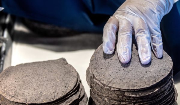 Restaurantero mexicano recurre a un maíz criollo para mantener en Miami un sabor ancestral
