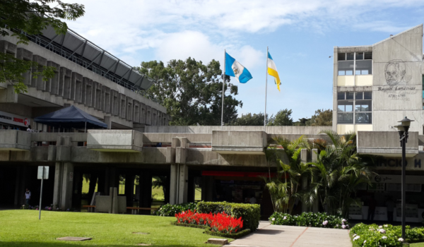 260 exalumnos de la UCA inician sus estudios en la Universidad Rafael Landívar en Guatemala