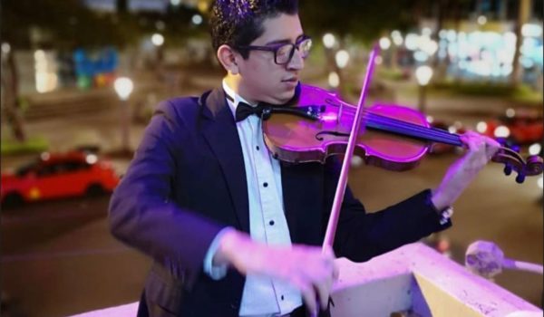 El violinista nicaragüense que toca con la Orquesta Sinfónica Nacional de Costa Rica 