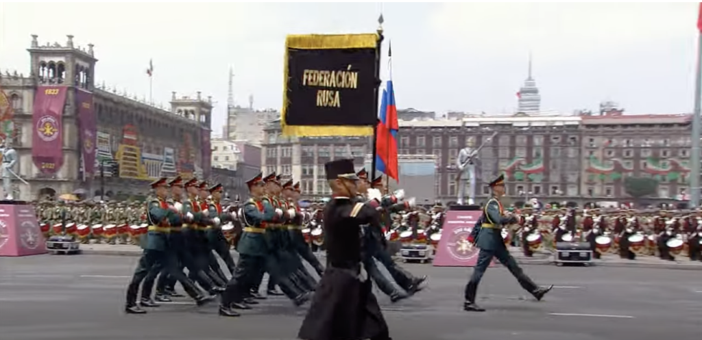 Delegación de cadetes del Ejército de Rusia participó en el desfile militar por el 213 aniversario de la independencia de México