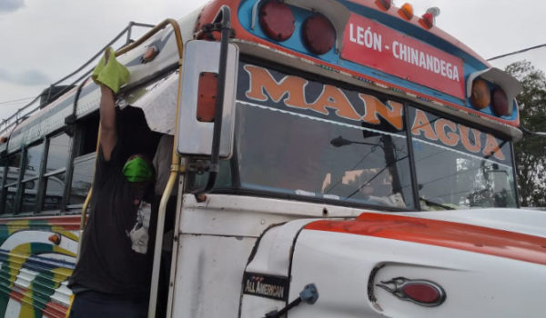 Denuncian cobros excesivos por traslado de paquetería en buses de transporte intermunicipal