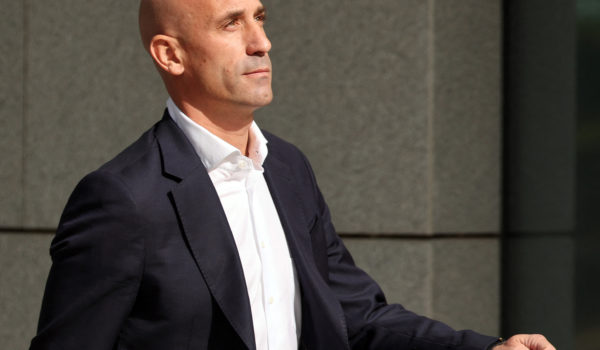 La crisis originada por el beso forzado de Rubiales se acentúa en el futbol español