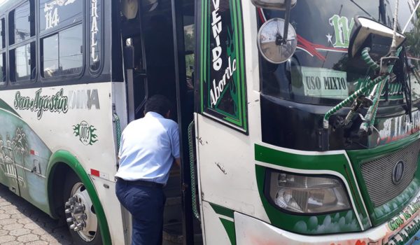 Despiden a conductor de ruta 114 por agresión a una pasajera que reclamó por su vuelto